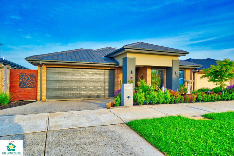 property-photographer-twilight-cranbourne west.jpg