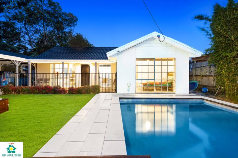 twilight-real-estate-photo-pakenham-raywhite.jpg